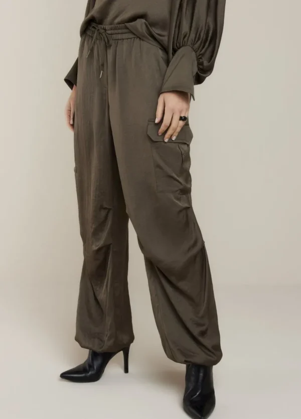 Women Summum Woman Silky-Touch Cargo Trousers