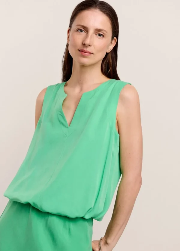 Women Summum Woman Sleeveless Top With V-Slit